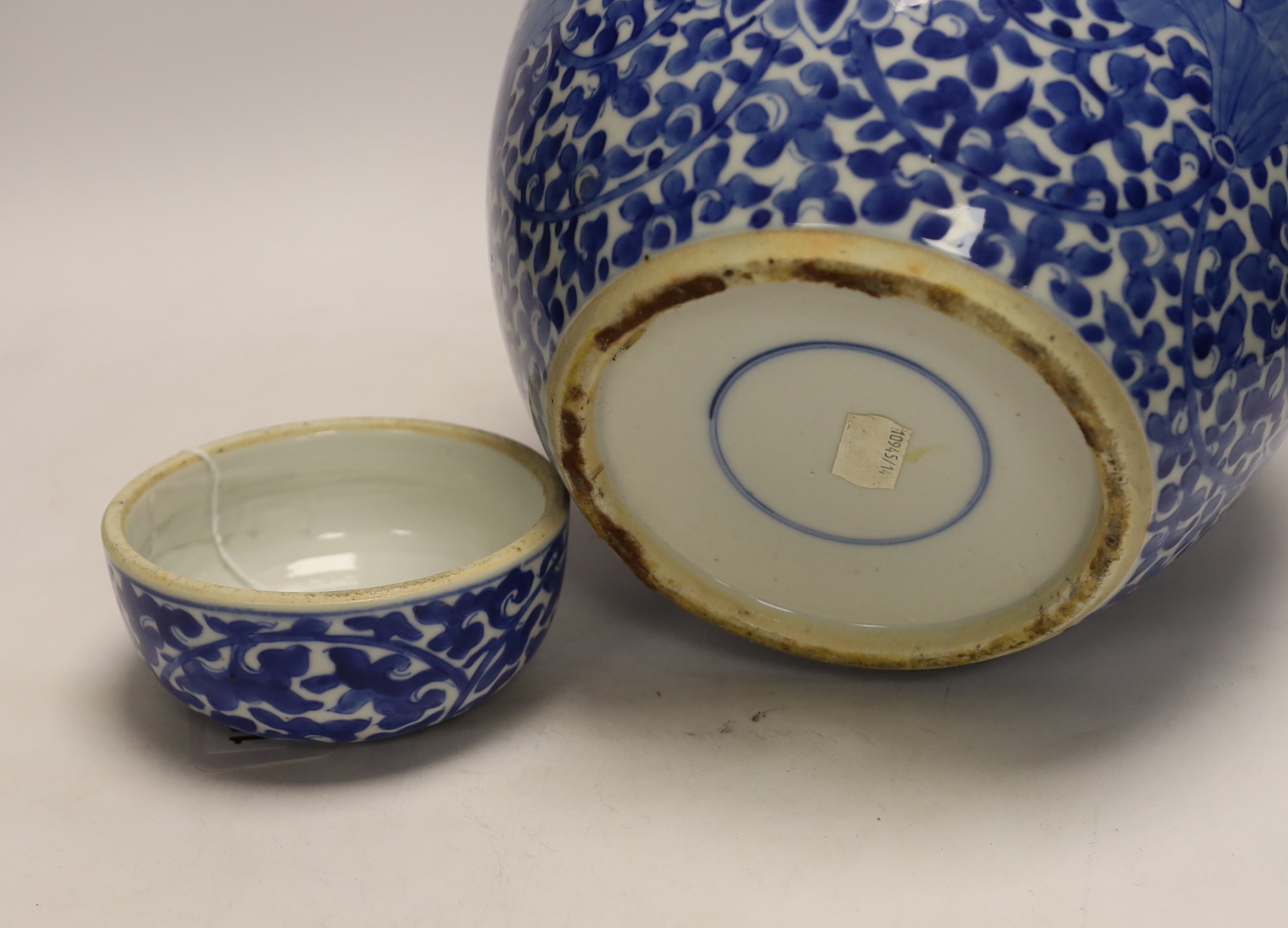 A Chinese blue and white ovoid jar and cover, late 19th century, 29cm high